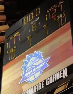 Syracuse beat Connecticut, 127-117, in six overtimes