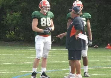 Tight ends coach Bob Casullo