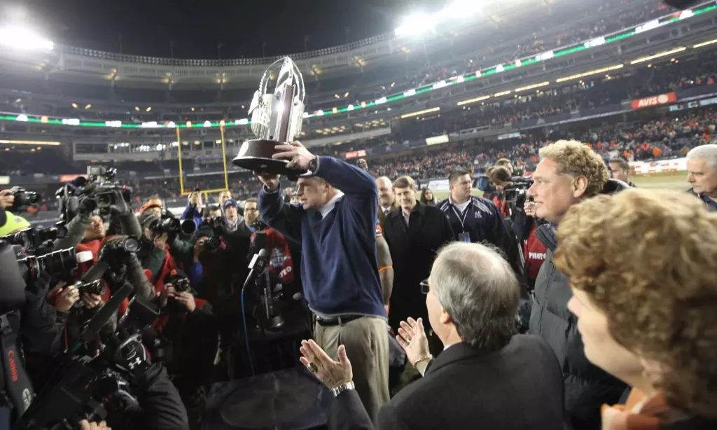 Marrone_Pinstripe Trophy