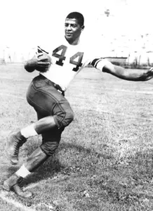 Ernie Davis Heisman pose