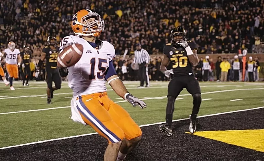 Alec Lemon scores the game-winning touchdown