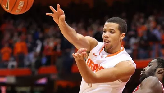 Michael Carter-Wiliams dishes off.