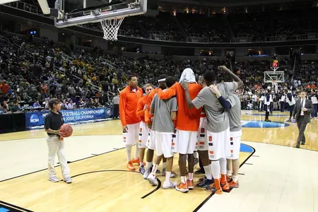 The team huddles at the half.