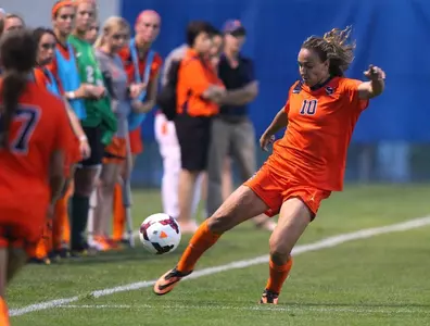 Kayla Alfonso works to keep the ball in.