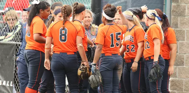 Softball_Huddle