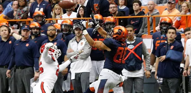 Jarrod West catches a pass from AJ Long.