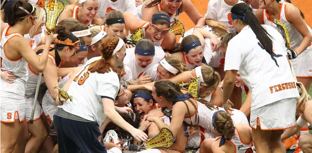The Orange celebrates its victory.