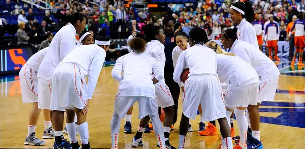 women's basketball huddle