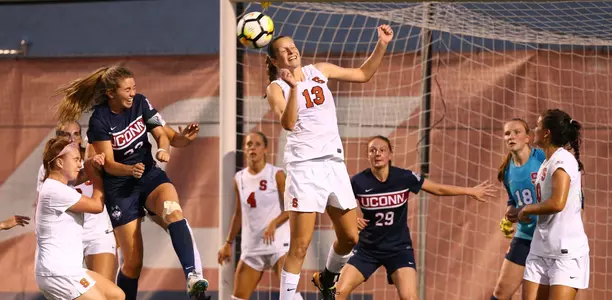 Shannon Aviza protects the 'Cuse net.