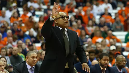 Quentin Hillsman coaching vs. Oregon