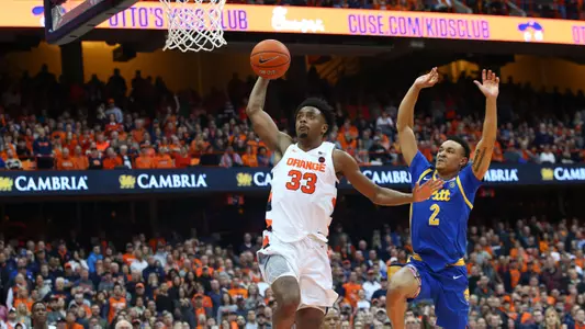 Elijah Hughes goes for the dunk against Pittsburgh.