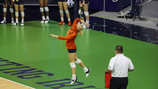 Lauren Hogan serve at ND