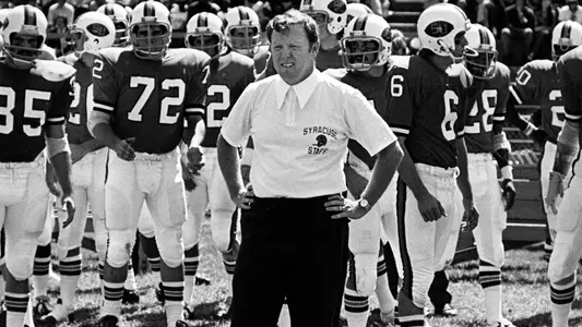 Maloney_FrankSidelinePregame