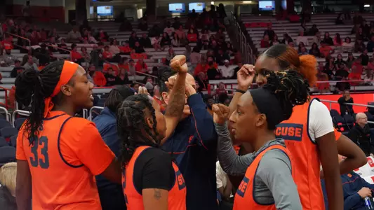 WBB huddle at Tipoff
