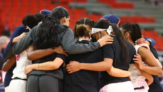 Syracuse women's basketball team huddle