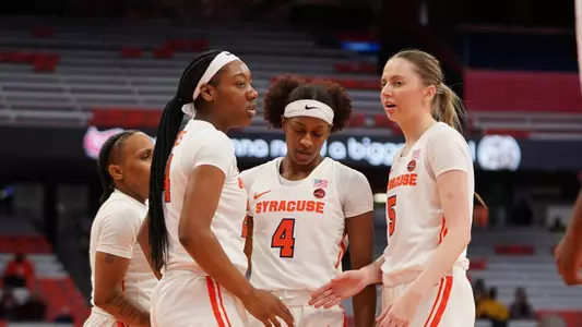 WBB players huddle against ND.