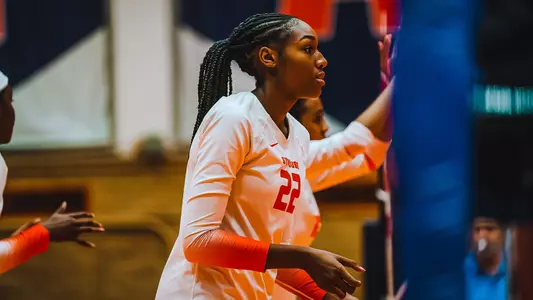 2023 Volleyball Raina Hughes At The Net