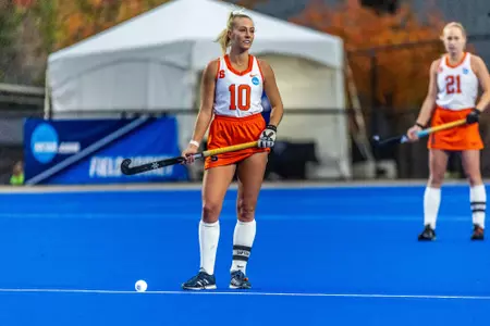 Charlotte de Vries vs. No. 7 Liberty