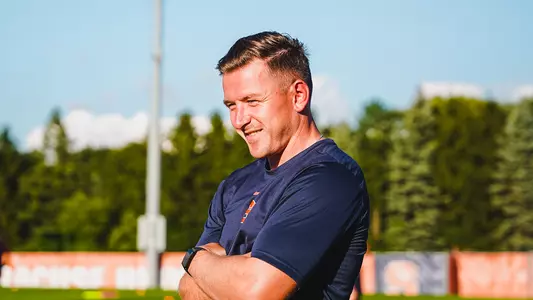 Sean Hallas joins Syracuse men's soccer coaching staff.