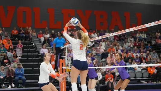 Veronica Sierzant set vs. Clemson