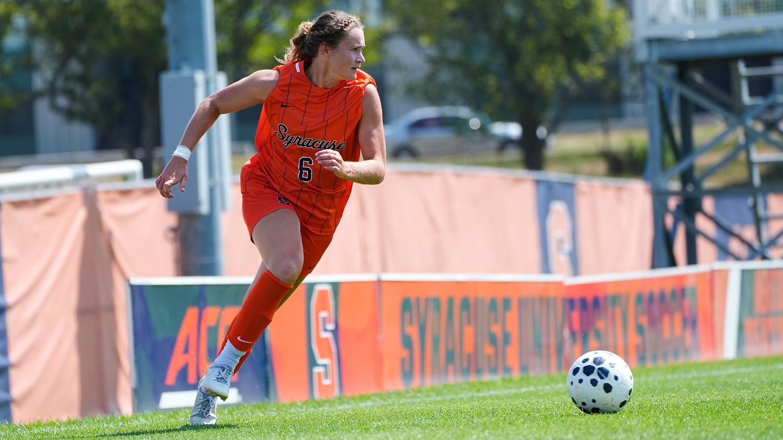 Shea Rourke Orange Tackle Tigers At SU Soccer Stadium - Syracuse University Athletics