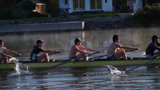 Men's rowing practicing on the Lysander river