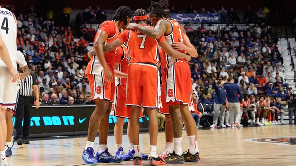 men's basketball huddle