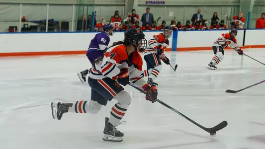 In-game action Syracuse vs. Stonehill