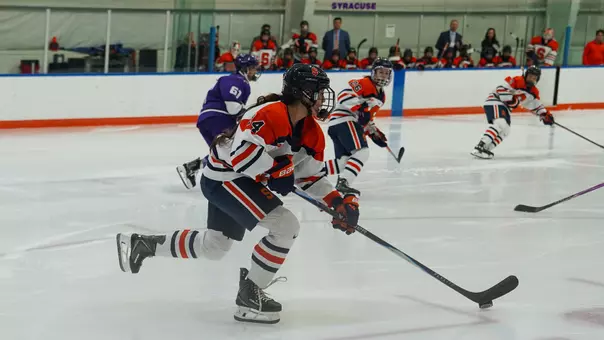 In-game action Syracuse vs. Stonehill