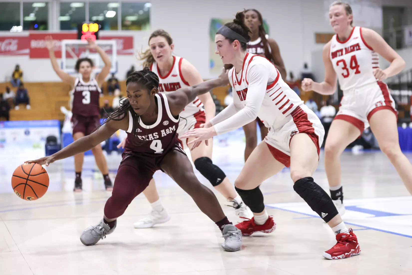 St. Thomas, U.S.V.I - November 26, 2021 - during the game between the South Dakota Coyotes and the Texas A&M Aggies in St. Thomas, U.S.V.I. Photo By Kate Luffman