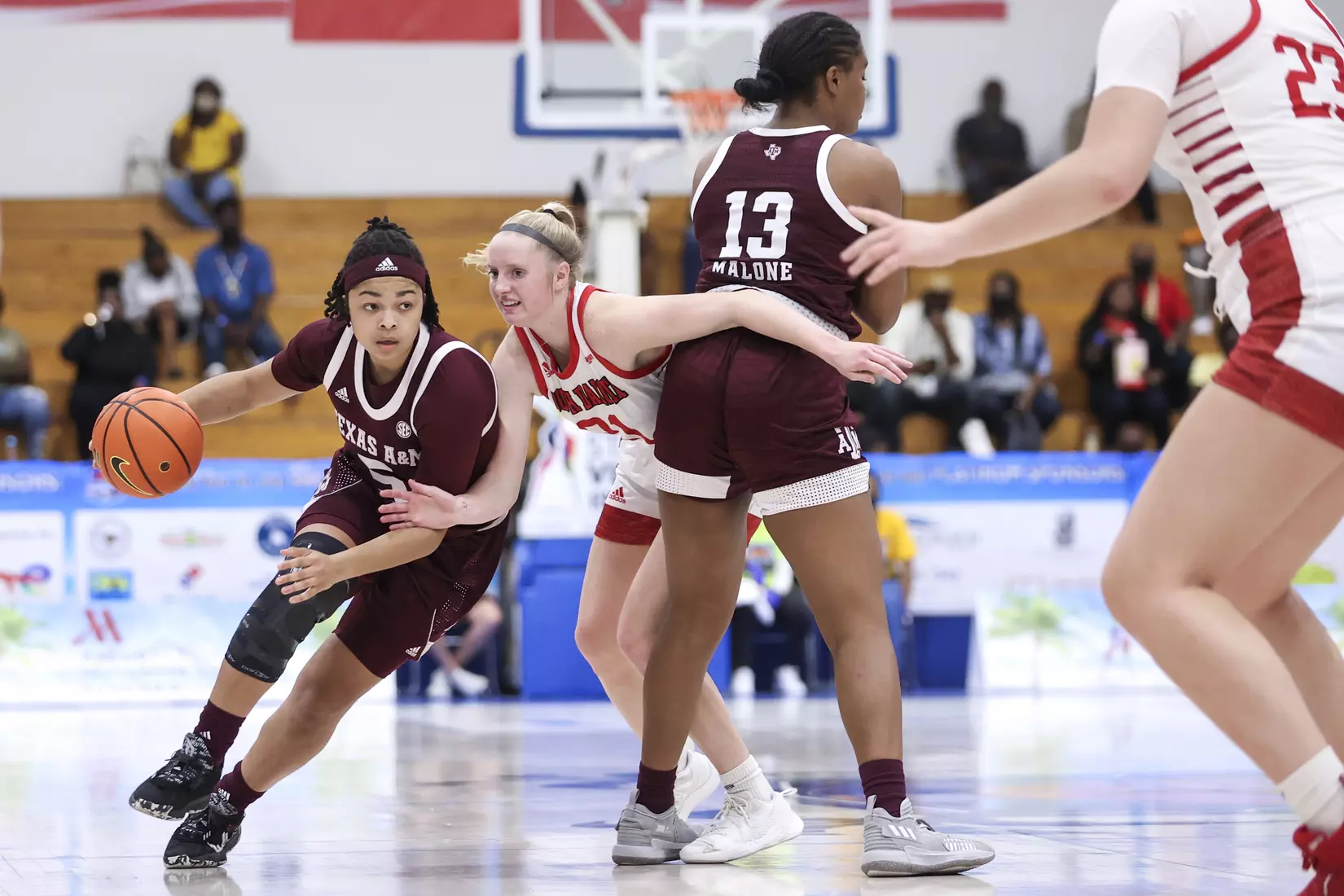 St. Thomas, U.S.V.I - November 26, 2021 - during the game between the South Dakota Coyotes and the Texas A&M Aggies in St. Thomas, U.S.V.I. Photo By Kate Luffman