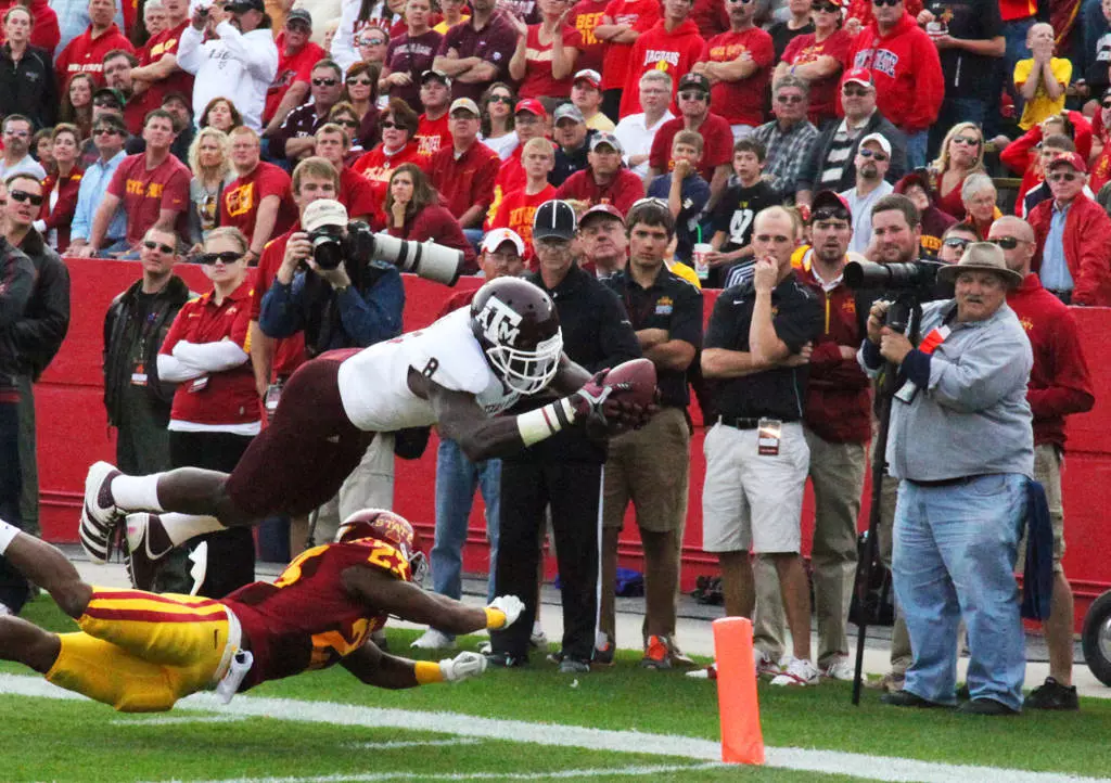 Aggies Get Past Iowa State 33-17