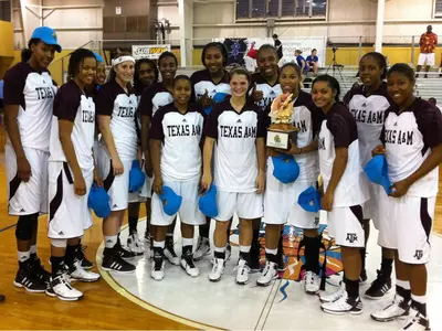 Carter Scores 21 as No. 4 Aggies Top Iowa, 74-58