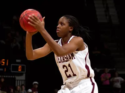 Elonu Leads No. 7 Aggies Past TCU, 68-53