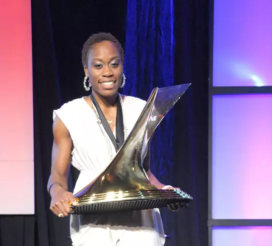 Jessica Beard wins The Bowerman Award