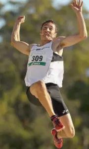 A&M grad Fabrice Lapierre wins third Australian title with windy 28-9 3/4