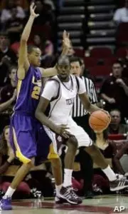 Aggies Extend Streak to Eight with Win Over Owls