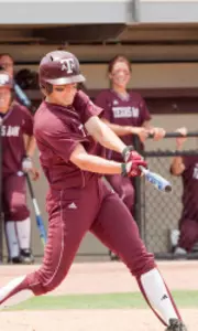 Softball Sweeps Baylor Sunday With 3-2 Victory