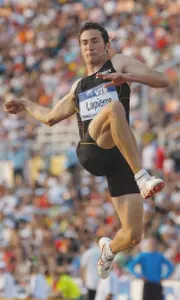 Fabrice Lapierre defends World Athletic Final long jump title