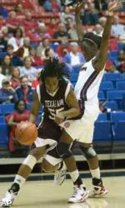 No. 5 Texas A&M Holds Off Arizona On The Road, 54-44