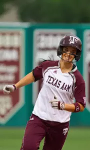 Softball Advances to Super Regional with 3-1 Extra-Inning Defeat of LSU