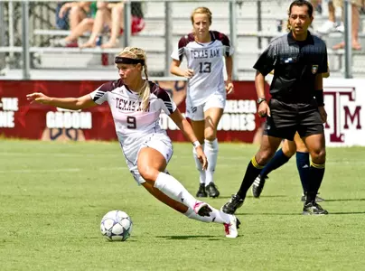 No. 7 Florida Squeezes Out 3-2 Win Over Aggies