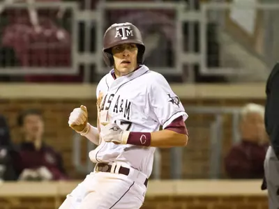 Aggies Defeat Holy Cross 3-2 in Extra Innings