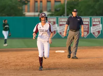 Softball Completes Sweep of Baylor with Run-Rule