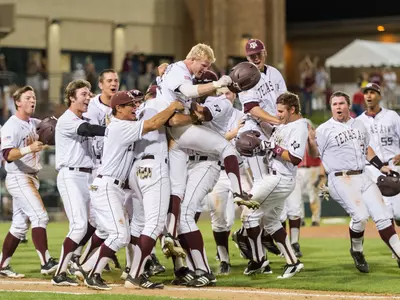 Aggies Claim 4-3 Extra Inning Win over Oklahoma