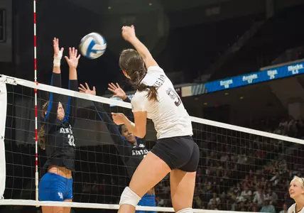 Aggies Fall to Kentucky, 3-2