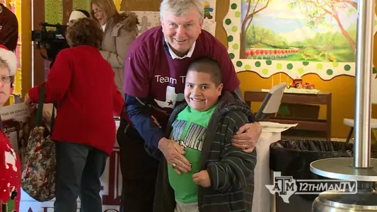 WBB Visits World's Largest Gingerbread House