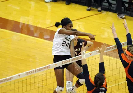 Aggies Sweep UTSA in NCAA Tournament Opener