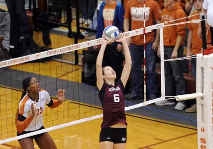 Volleyball Falls in Four at No. 1 Texas