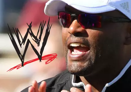 Sumlin to receive WWE World Heavyweight Champion Belt